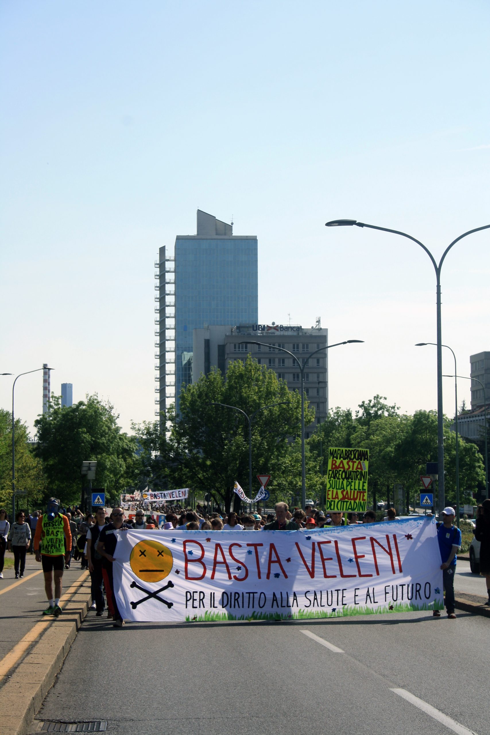 Basta Veleni: una grande manifestazione di almeno 12.000 persone